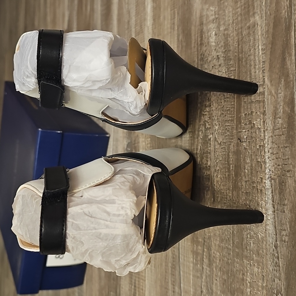 Adrienne Vittadini Heels White & Black Glorene Ankle Cuff Sandals 8M Pumps - Picture 4 of 9